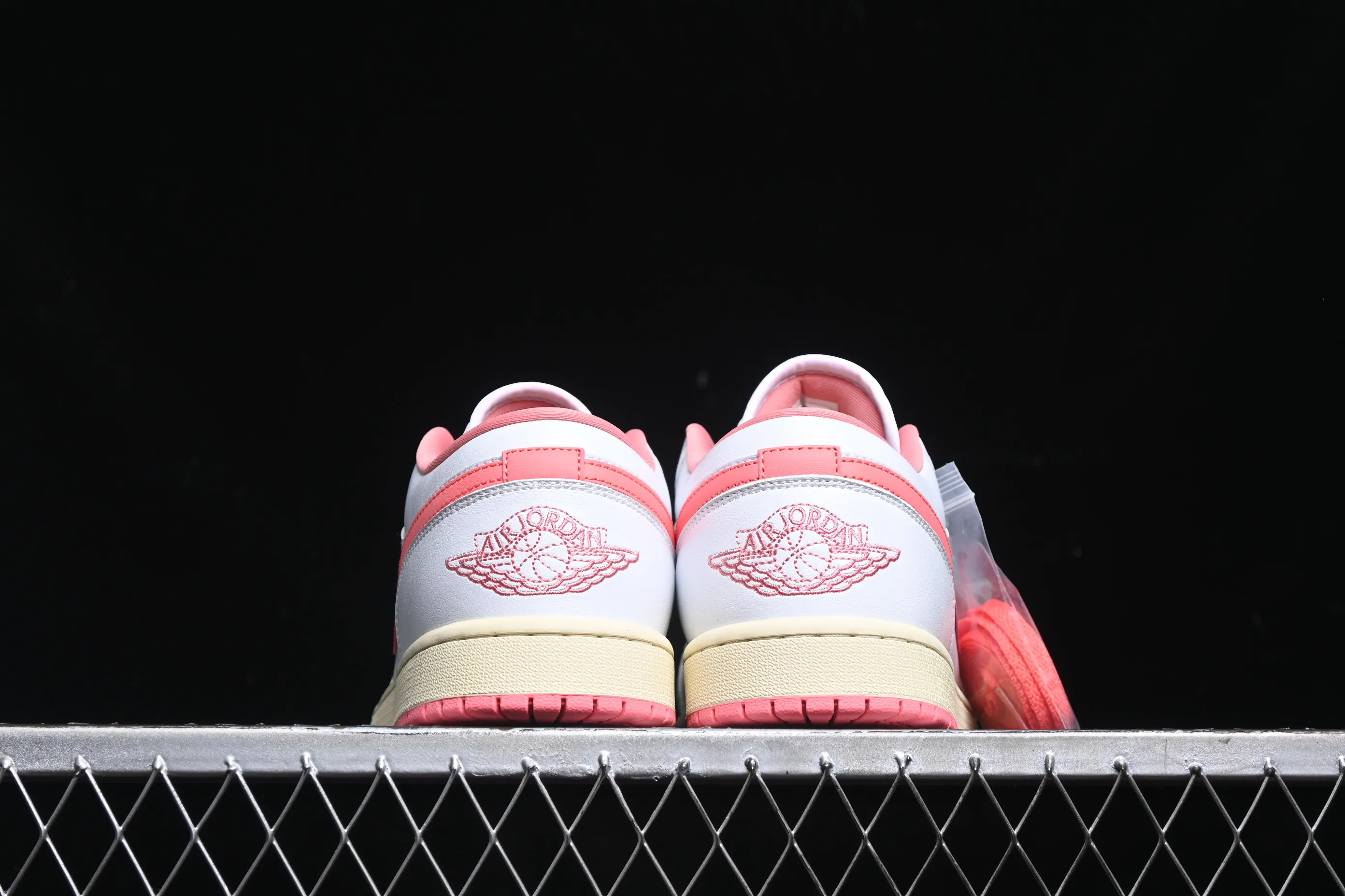 All categories Air Jordan Jordan series basketball shoes Air Jordan 1 Low Air Jordan 1 Low AJ1 Joe 1 white and pink low-top cultural and casual sneakers DC0774-109